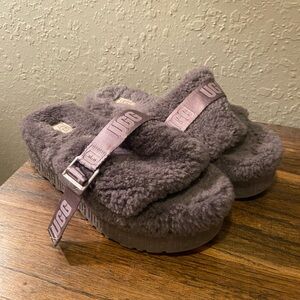 UGG SLIPPERS